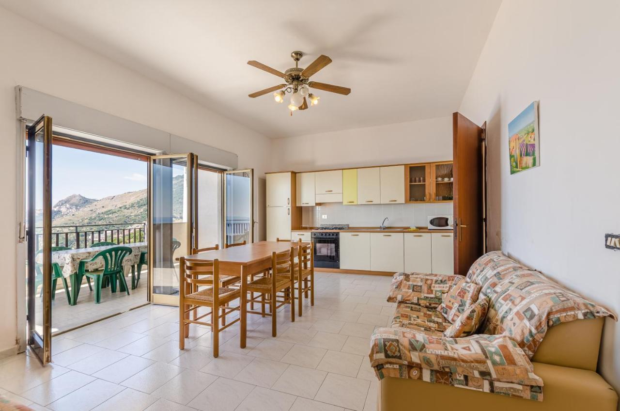 Ferienwohnung Casa Vacanze Andreana Letojanni Exterior foto